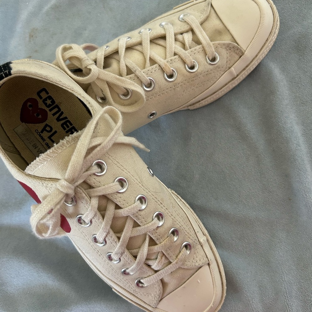 Converse Play Beige low top with Heart Logo